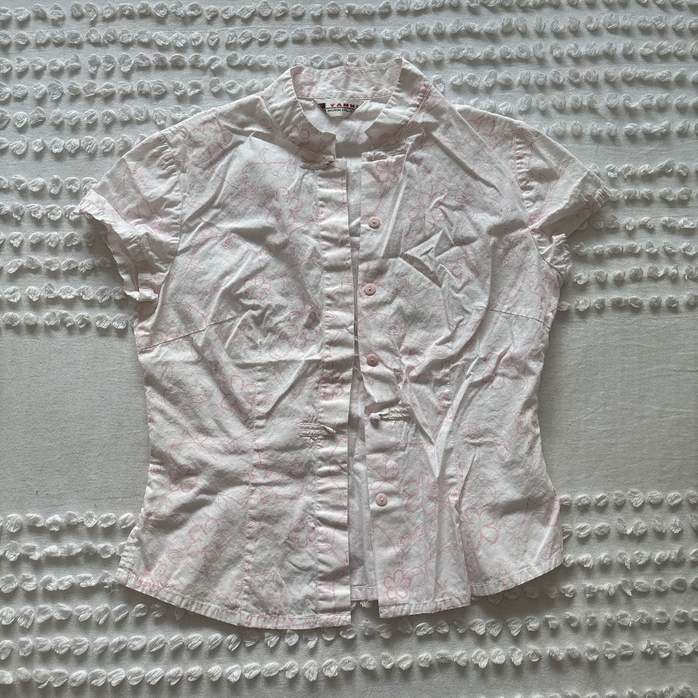 Yanni fashion collection, pink and white floral button up shirt
